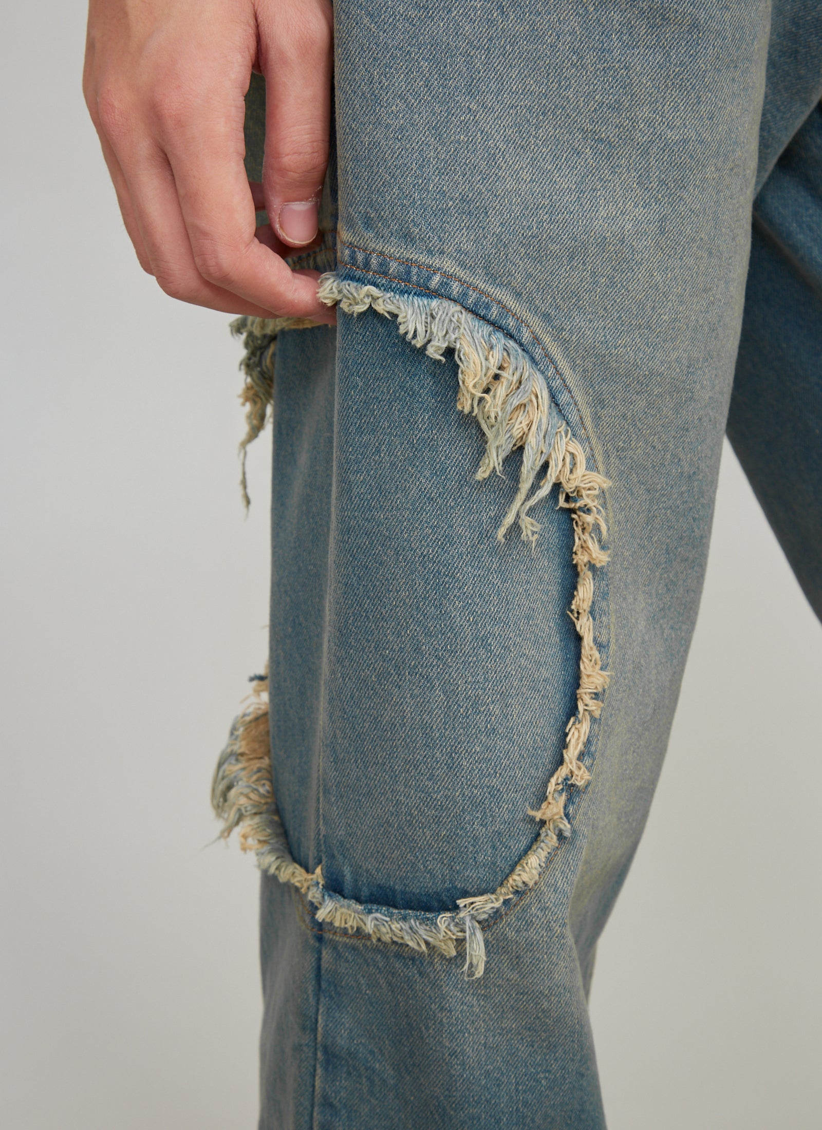 Circle window cum jeans – HITCHHIKER