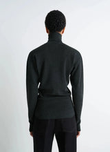 Buttoned fitted cardigan