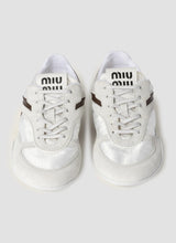 Gymnasium technical fabric and suede sneakers