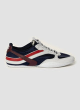 Gymnasium technical fabric and suede sneakers