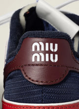 Gymnasium technical fabric and suede sneakers