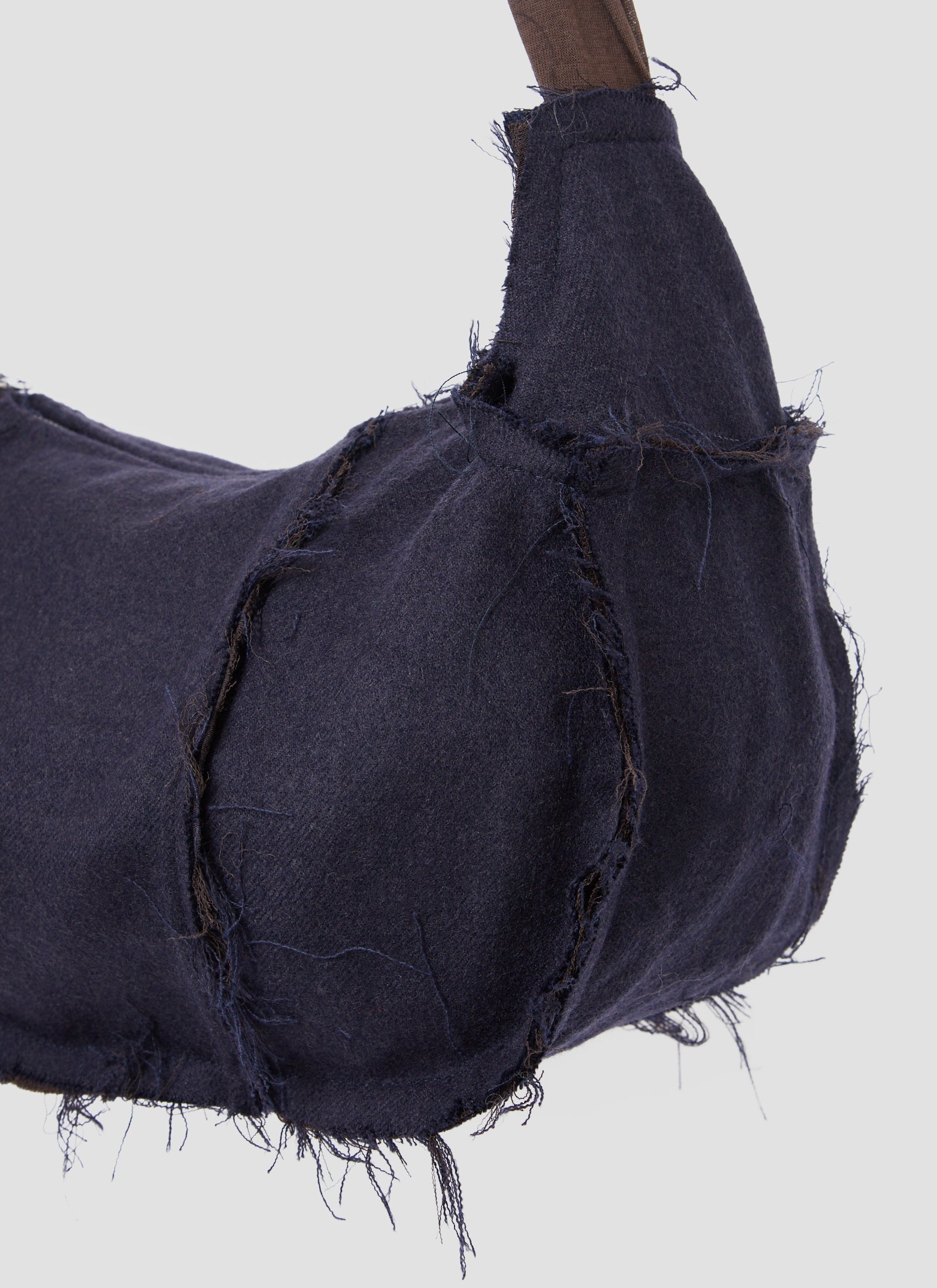 Raw edge cross body-bag – HITCHHIKER